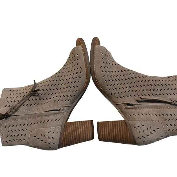 TOMS Majorca Perforated Suede Bootie, Sz 8 - Picture 12 of 14
